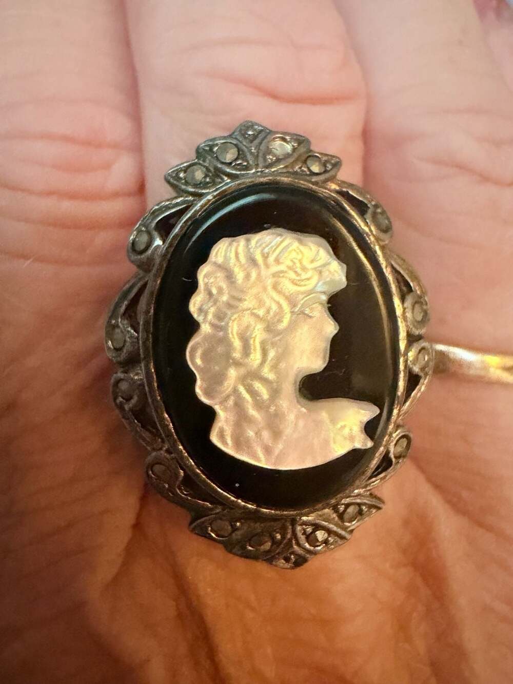Vintage SU 925 Sterling Silver Black Onyx Mother of Pearl Cameo Marcasite Ring